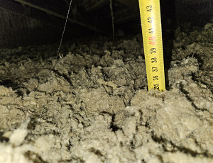 Zateplení stropu patrového rodinného domu pomocí foukané izolace